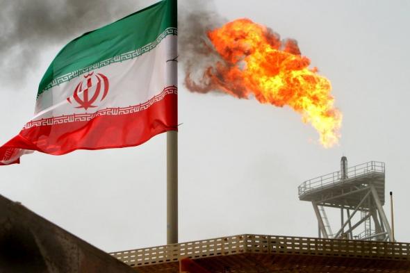 مرتبطون بخامنئي.. الكشف عن فساد مسؤولين كبار في قطاع النفط الإيراني