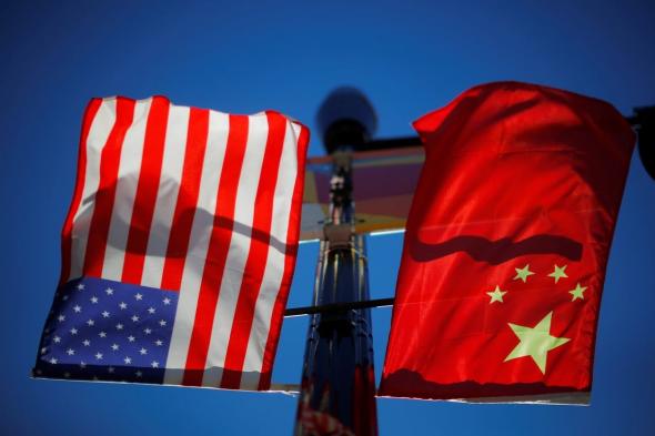 بكين تتعهد بالدفاع عن الشركات الصينية بعد عقوبات أمريكية