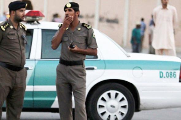 سعودي يطلق النار من سلاح ناري بمكان عام في تبوك (فيديو)
