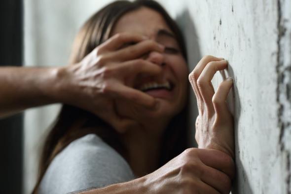 وفاة فتاة بعد اغتصابها في مستودع فندق بلبنان