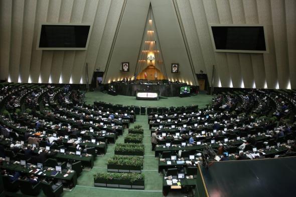 للمرة الأولى في إيران.. شقيقان يصلان معاً البرلمان