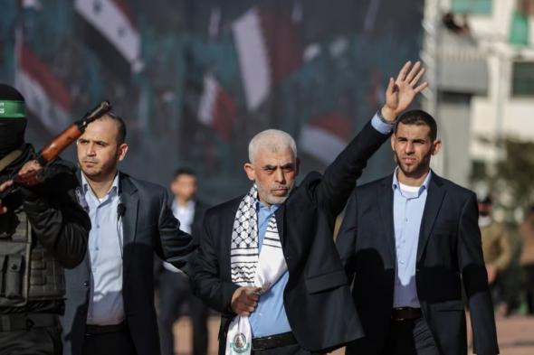 نيويورك تايمز: السنوار المختبئ في أنفاق غزة يتحكم بالمفاوضات