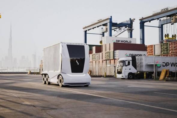 «موانئ دبي العالمية» تخصص 100 مركبة كهربائية لنقل الحاويات بين المحطات