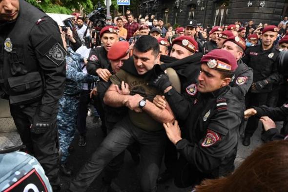 اعتقالات جديدة في أرمينيا بين محتجين على نقل أراضٍ لأذربيجان