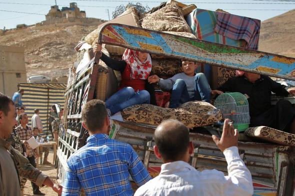لبنان يعيد دفعة جديدة من النازحين السوريين إلى بلادهم