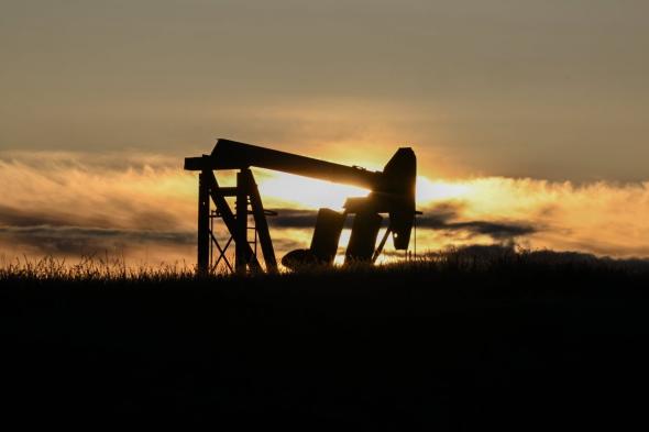 حرائق كندا ترفع أسعار النفط وتوقعات بتراجع المخزونات الأمريكية