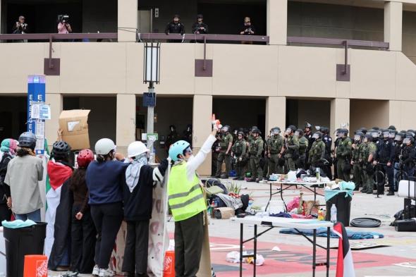 مؤيديون لفلسطين يسيطرون على مبنى بجامعة كاليفورنيا في إيرفين