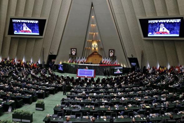 سجال حاد في إيران بسبب إقرار البرلمان لـ"عطلة السبت"