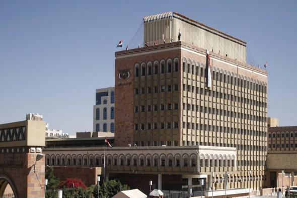خبراء: سياسات الحوثيين تقود بنوك صنعاء للانهيار