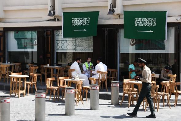 السعودية تسمح ببيع الكتب في المقاهي ومحلات الورود
