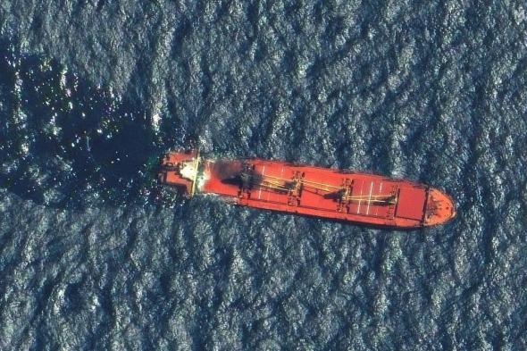 واشنطن: الحوثيون يصيبون ناقلة نفط في البحر الأحمر