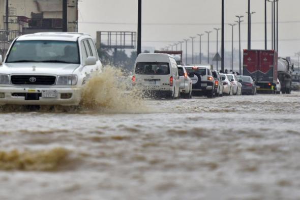 السعودية.. "إنذارات حمراء" وفيضانات وسيول متوقعة في عدة مناطق