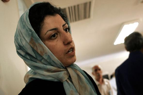 اتهمت الحراس بالاعتداء الجنسي.. ناشطة إيرانية بارزة تطالب بمحاكمة علنية