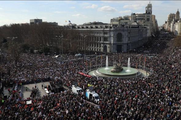 الآلاف يتظاهرون في مدريد دفاعاً عن نظام الصحة العام