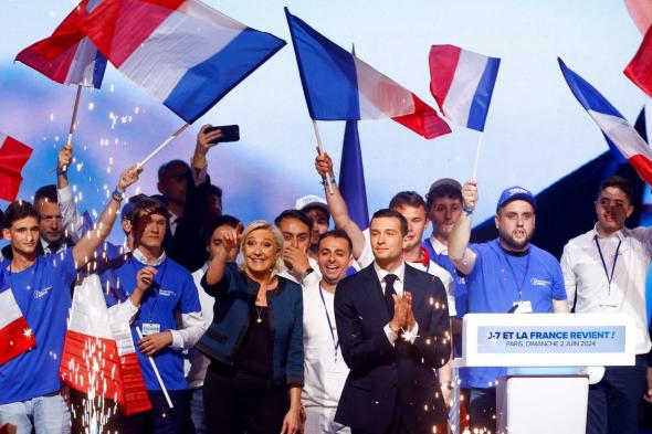 لماذا اتحد أول مرشح للجمهوريين مع اليمين المتطرف في فرنسا؟
