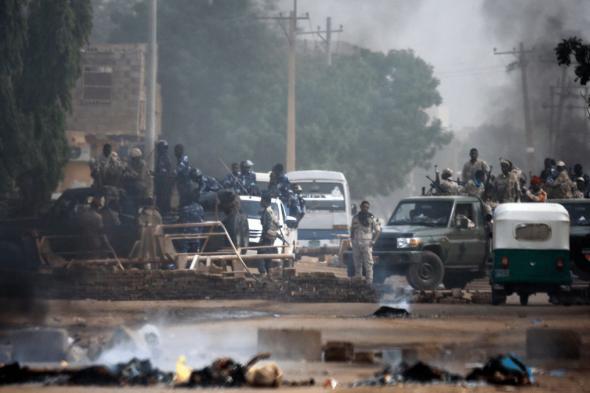 خبراء سودانيون: "جيش البرهان" فقد السيطرة على حلفائه بعد هيمنة "الإسلاميين"
