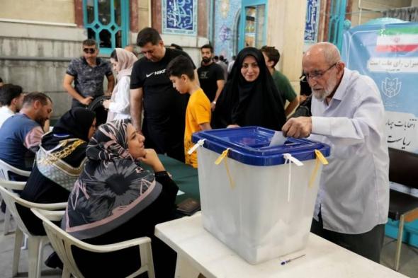 الإيرانيون يصوتون لانتخاب رئيسهم والإصلاحيون يأملون بتحقيق اختراق